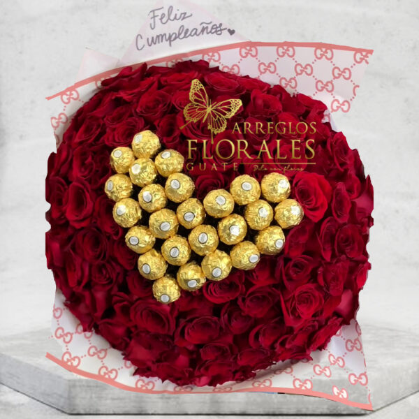 Ramo de rosas con chocolates